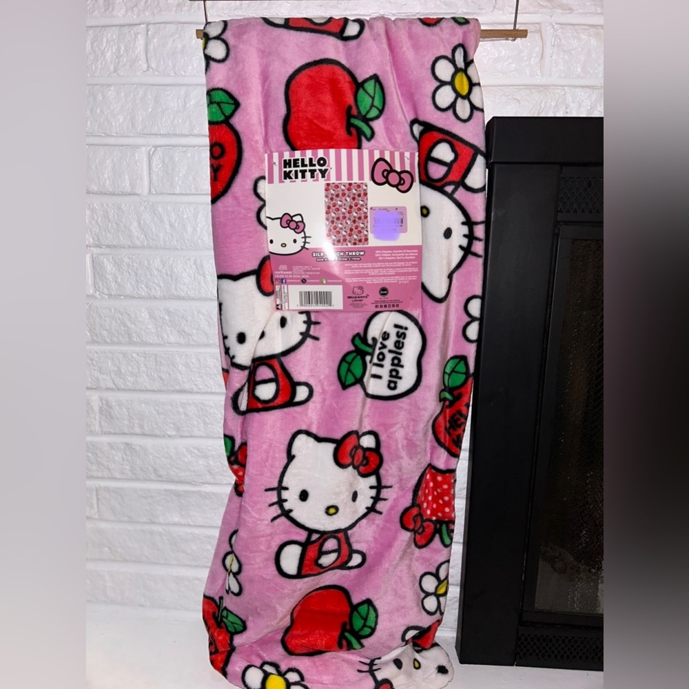 Hello kitty apple blanket